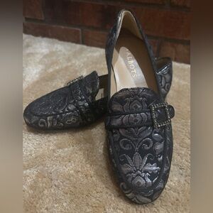 TALBOTS BLACK SILVER EMBOSSED JACQUARD METALLIC JEWELL BUCKLE LOAFER SHOE SZ 5.5